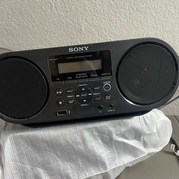 Sony ZSRS60BT Personal audio - Picture 2 of 7